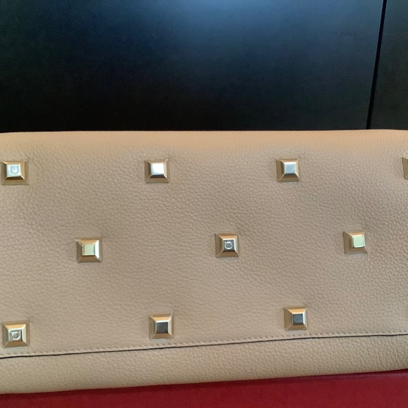 Salvatore Ferragamo Médium Studio Top Handle Bag - Picture 10 of 16